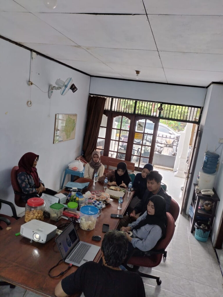 Kunjungan Mahasiswa FISIP UNS